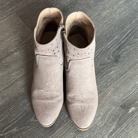 SOUL Naturalizer Taupe Ankle Booties - Picture 4 of 4